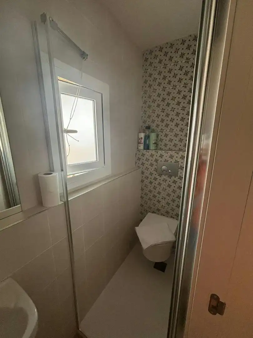 Badezimmer von Wohnung zur Miete in Barcelona mit Waschmaschine und Haustiere erlaubt
