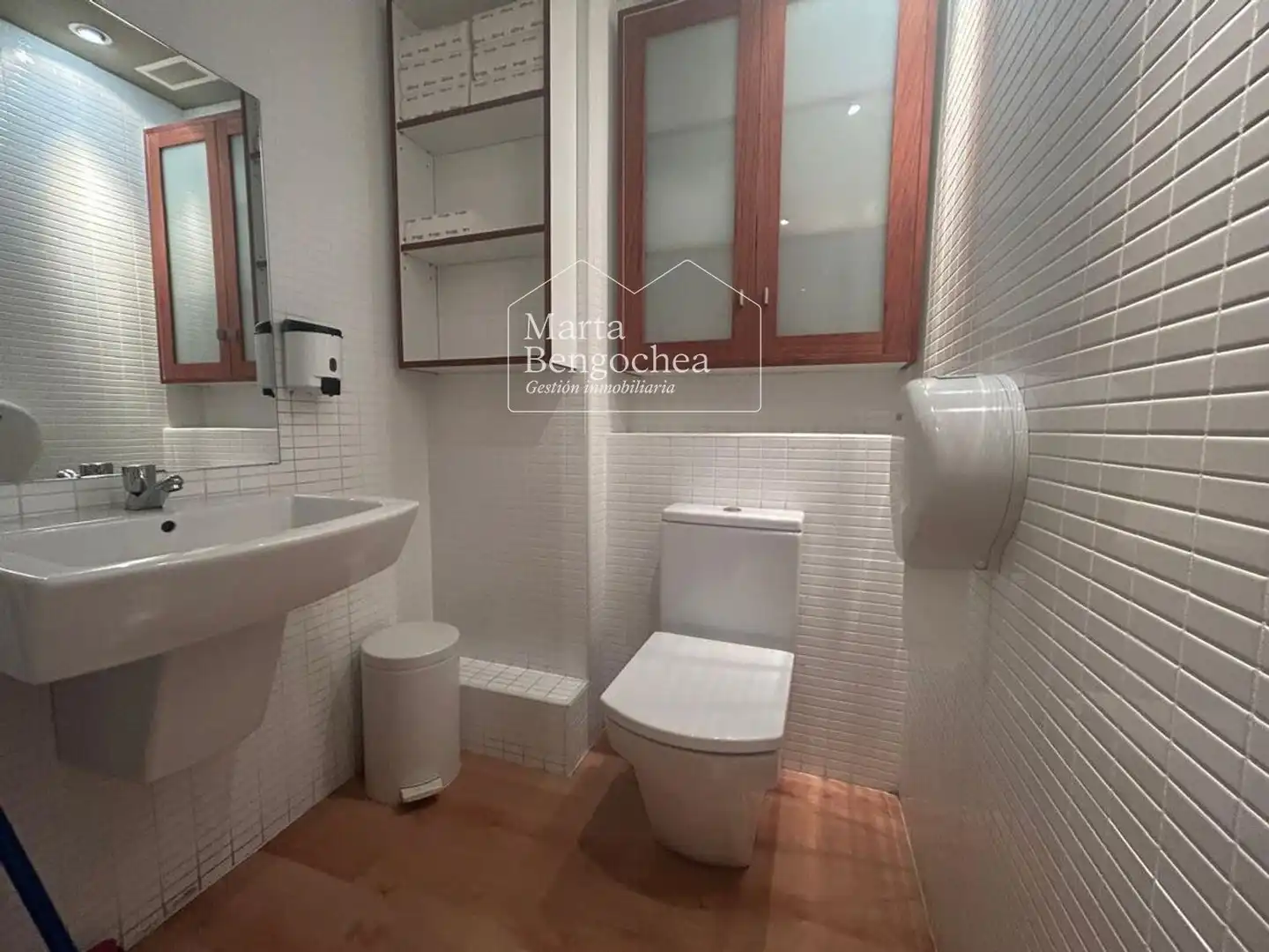 Baño de Oficina de alquiler en Vitoria - Gasteiz con Aire acondicionado y Calefacción