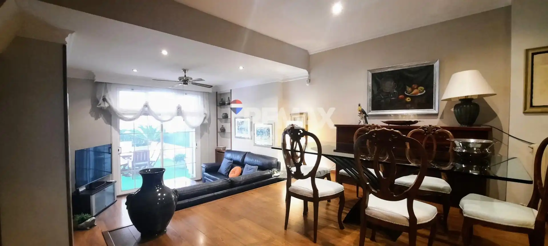 Sala d'estar de Casa adosada en venda en Vilanova i la Geltrú amb Aire condicionat, Calefacció i Jardí privat