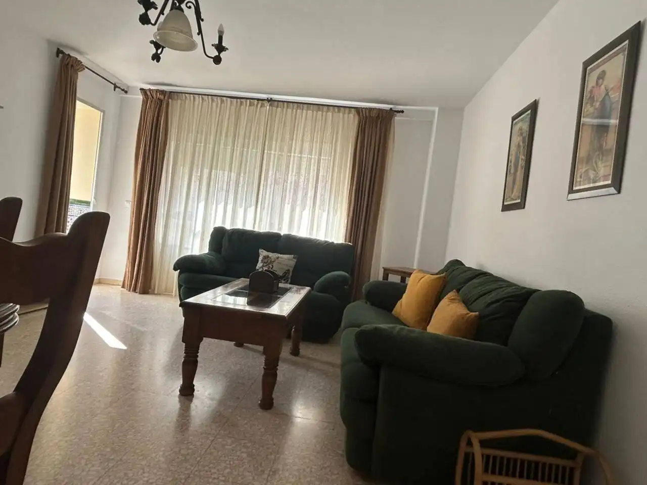 Sala d'estar de Pis en venda en Estepona amb Moblat i Balcó