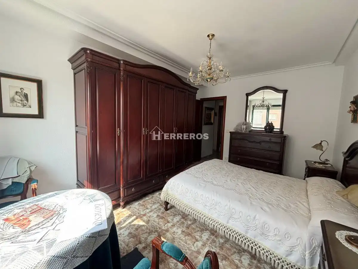 Habitación de Piso en venta en  Logroño con Calefacción, Terraza y Trastero