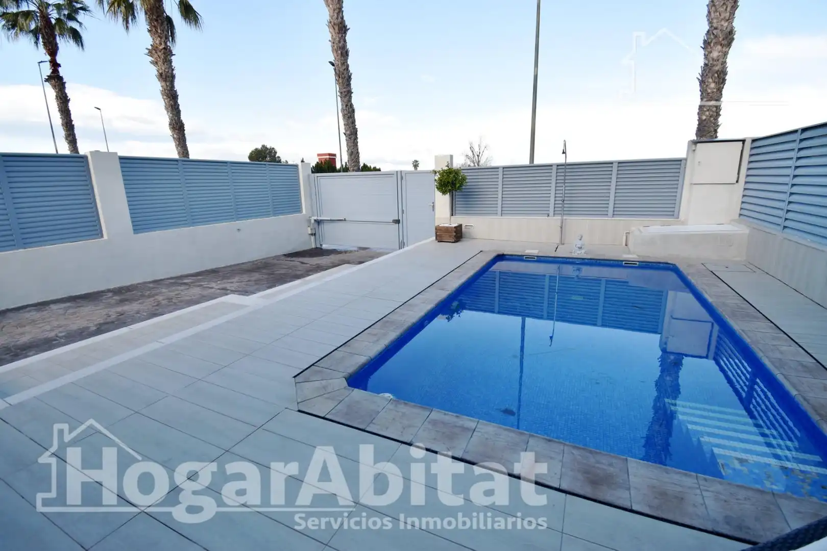 Piscina de Casa adosada en venda en Burriana / Borriana amb Aire condicionat, Calefacció i Jardí privat
