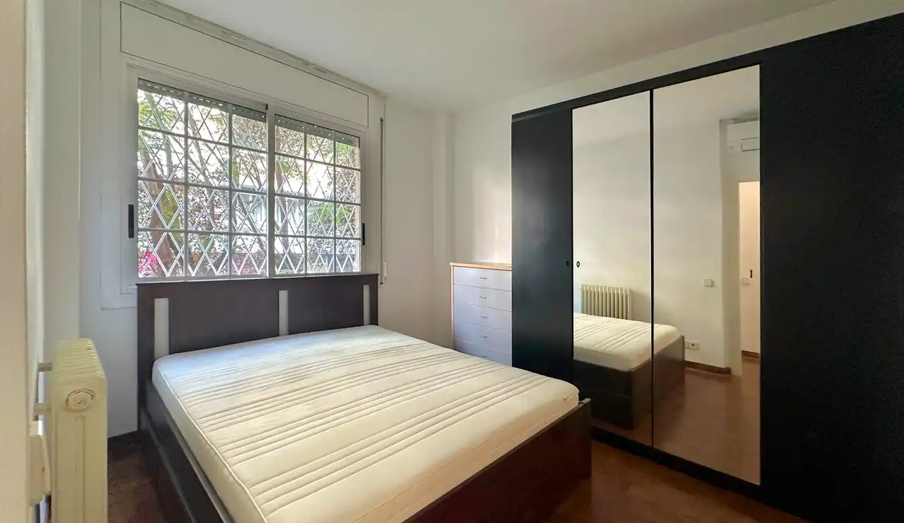 Schlafzimmer von Wohnung zum Verkauf in Barcelona mit Klimaanlage und Gemeinschaftspool