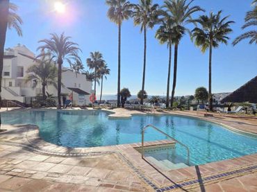 Appartement compact avec piscine à vendre à La Duquesa