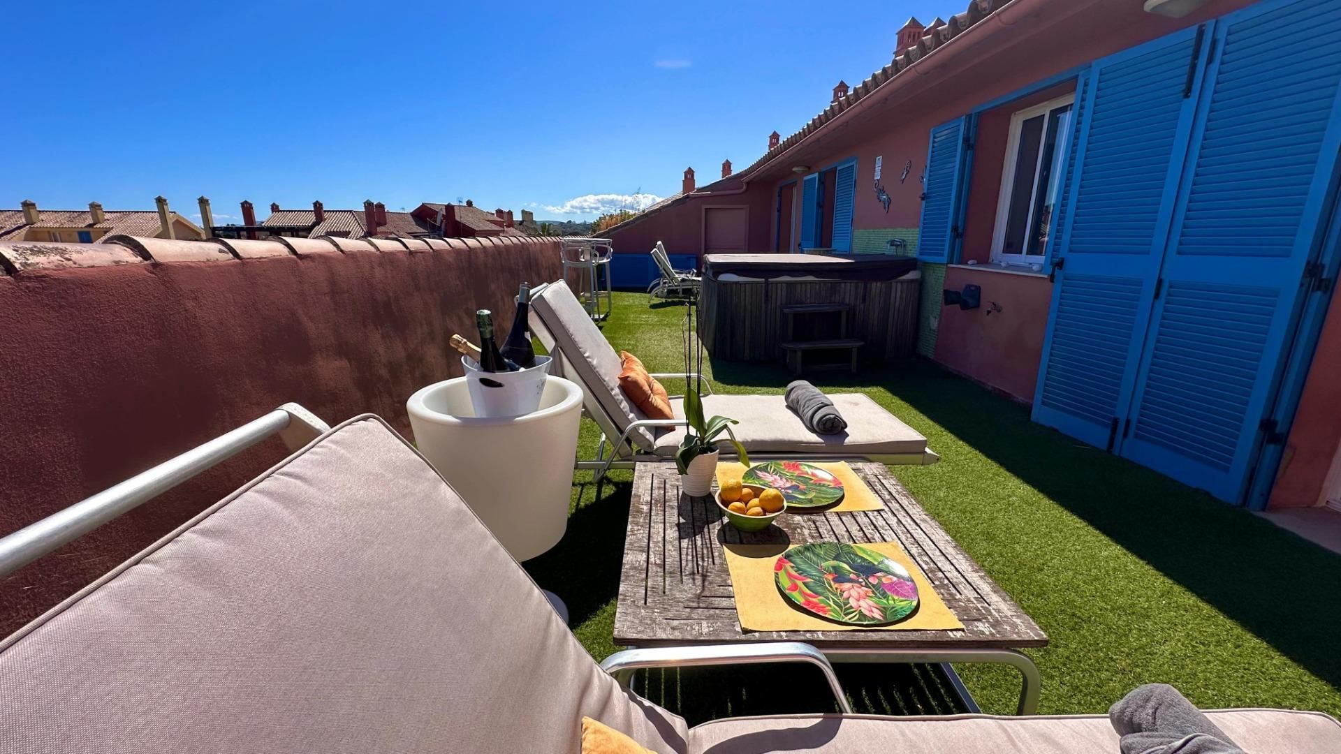 Terraza de Ático en venta en Sotogrande con Aire acondicionado, Calefacción y Jardín privado