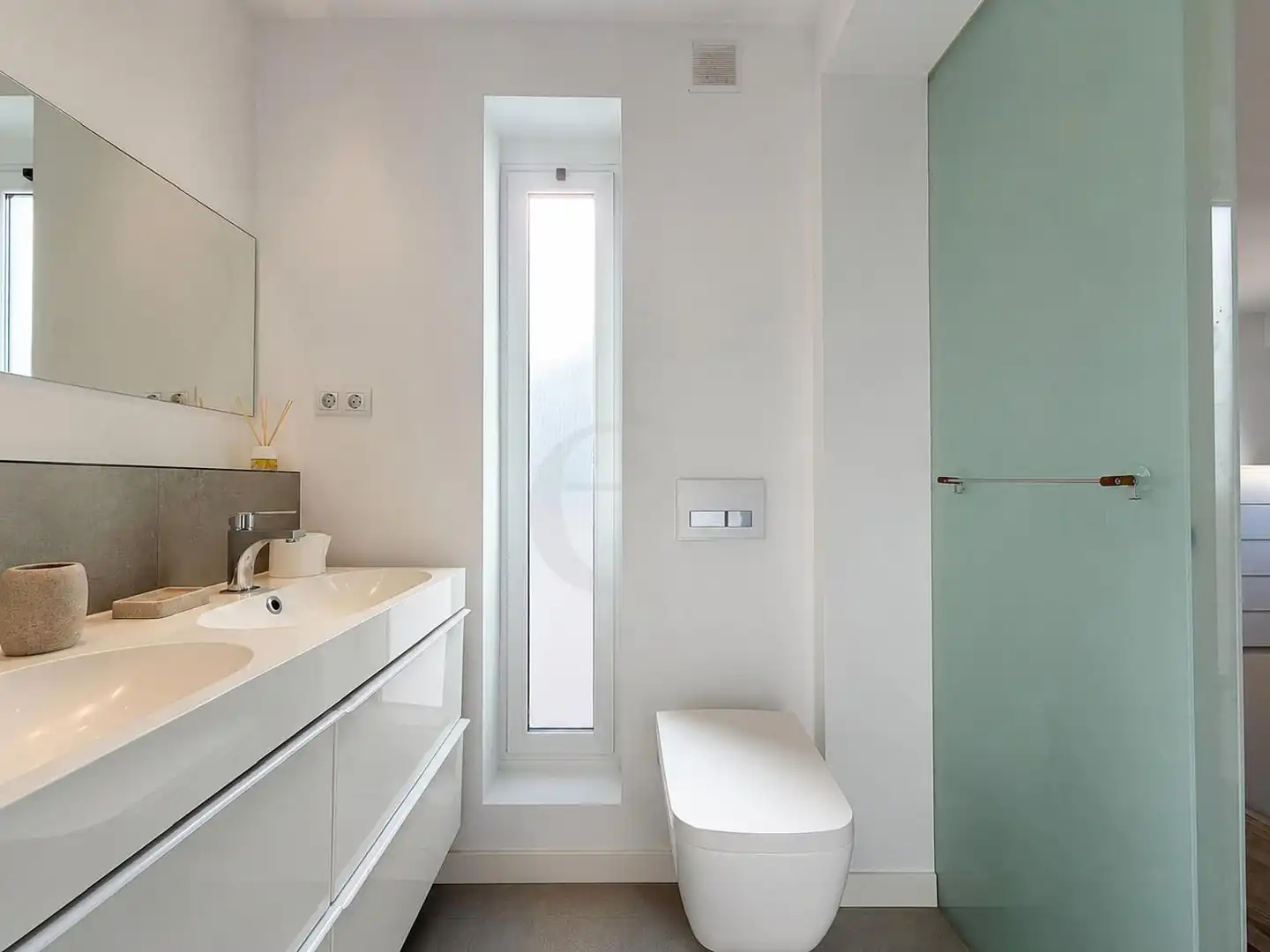 Badezimmer von Dachboden zur Miete in Valencia mit Klimaanlage, Terrasse und Möbliert