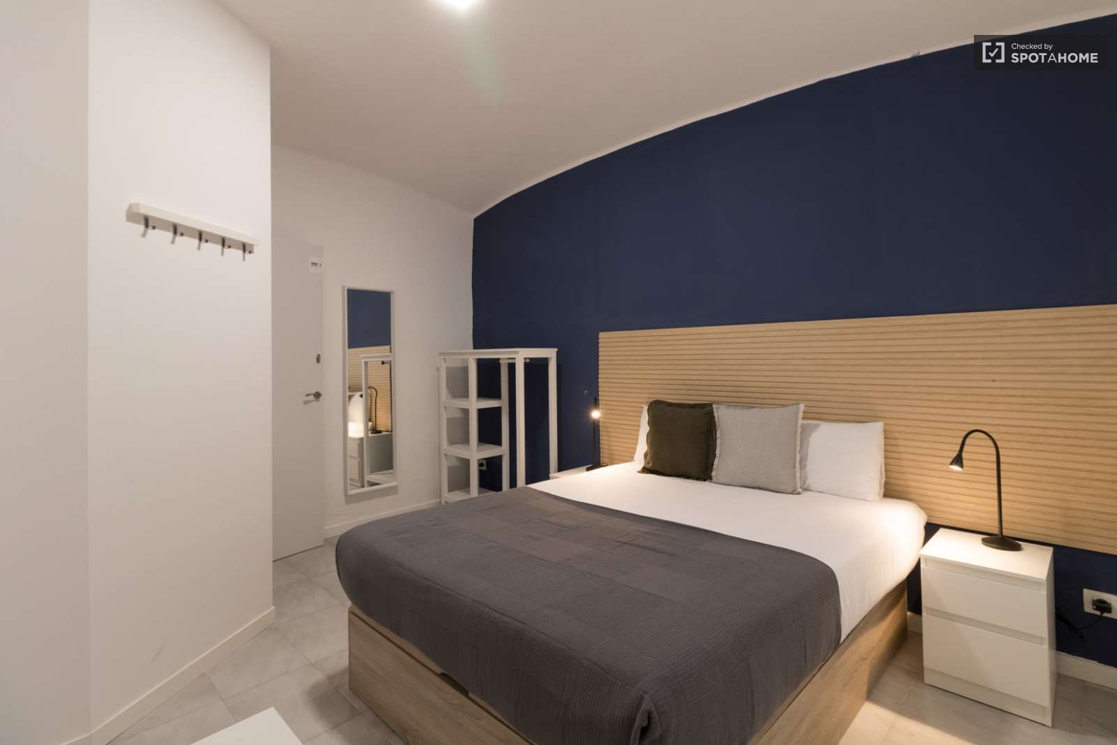 Bedroom of Flat to share in  Barcelona Capital  with Air Conditioner and Terrace