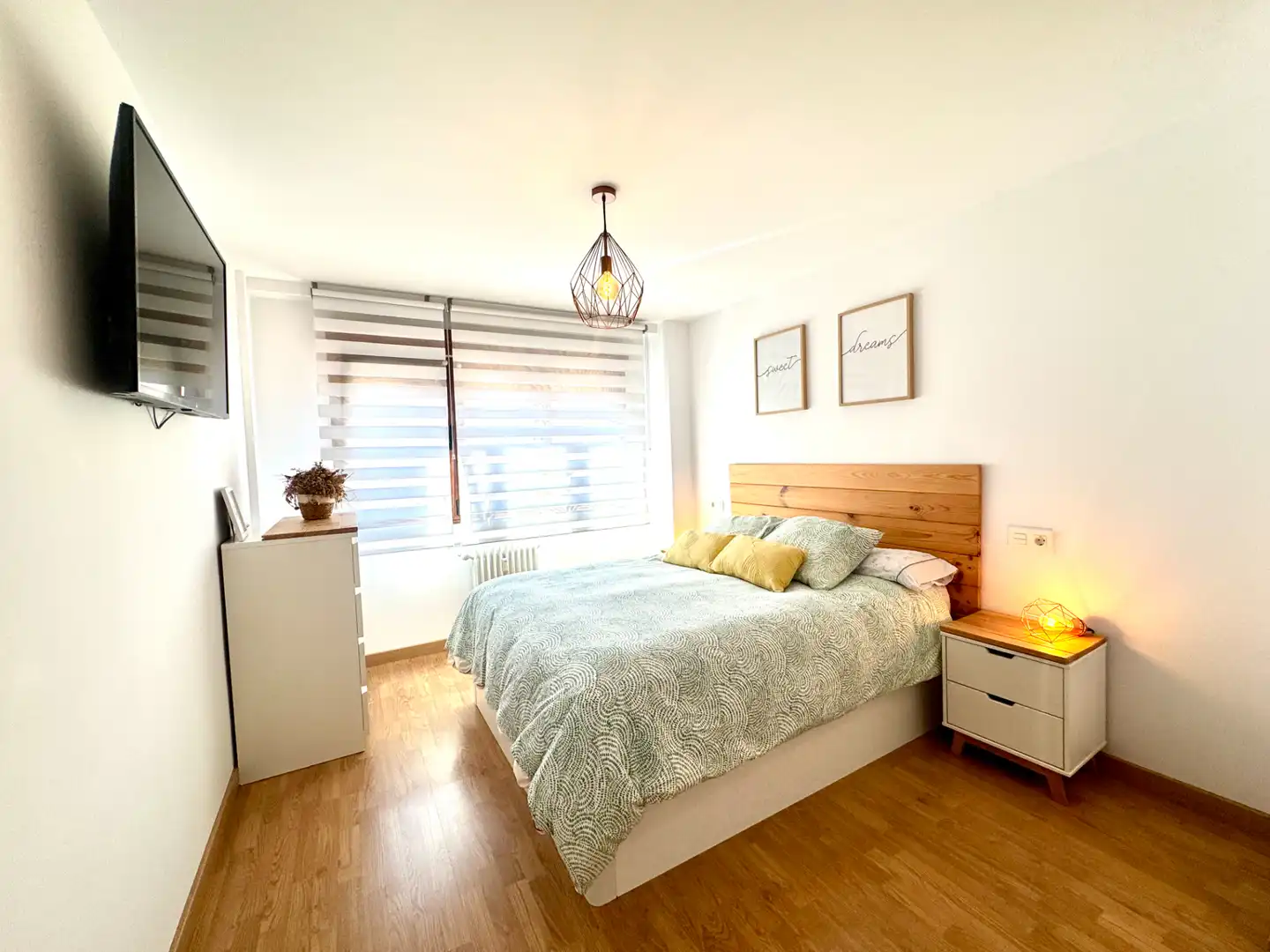 Habitación de Piso en venta en Gijón  con Calefacción, Parquet y Horno