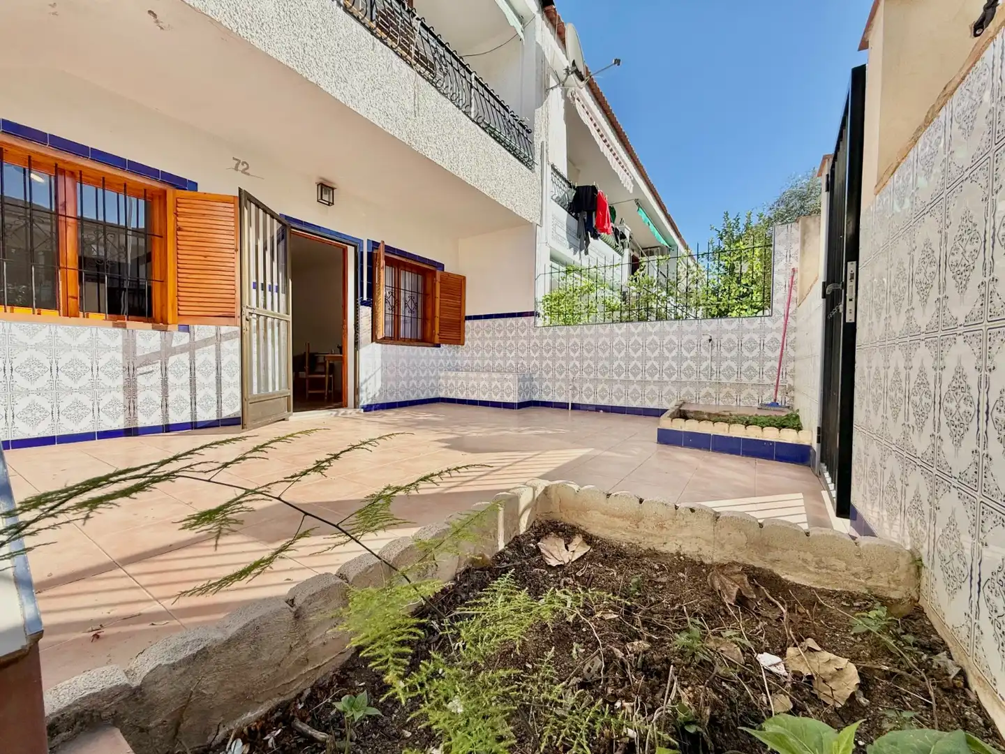Vista exterior de Casa o xalet en venda en San Pedro del Pinatar amb Jardí privat, Terrassa i Traster