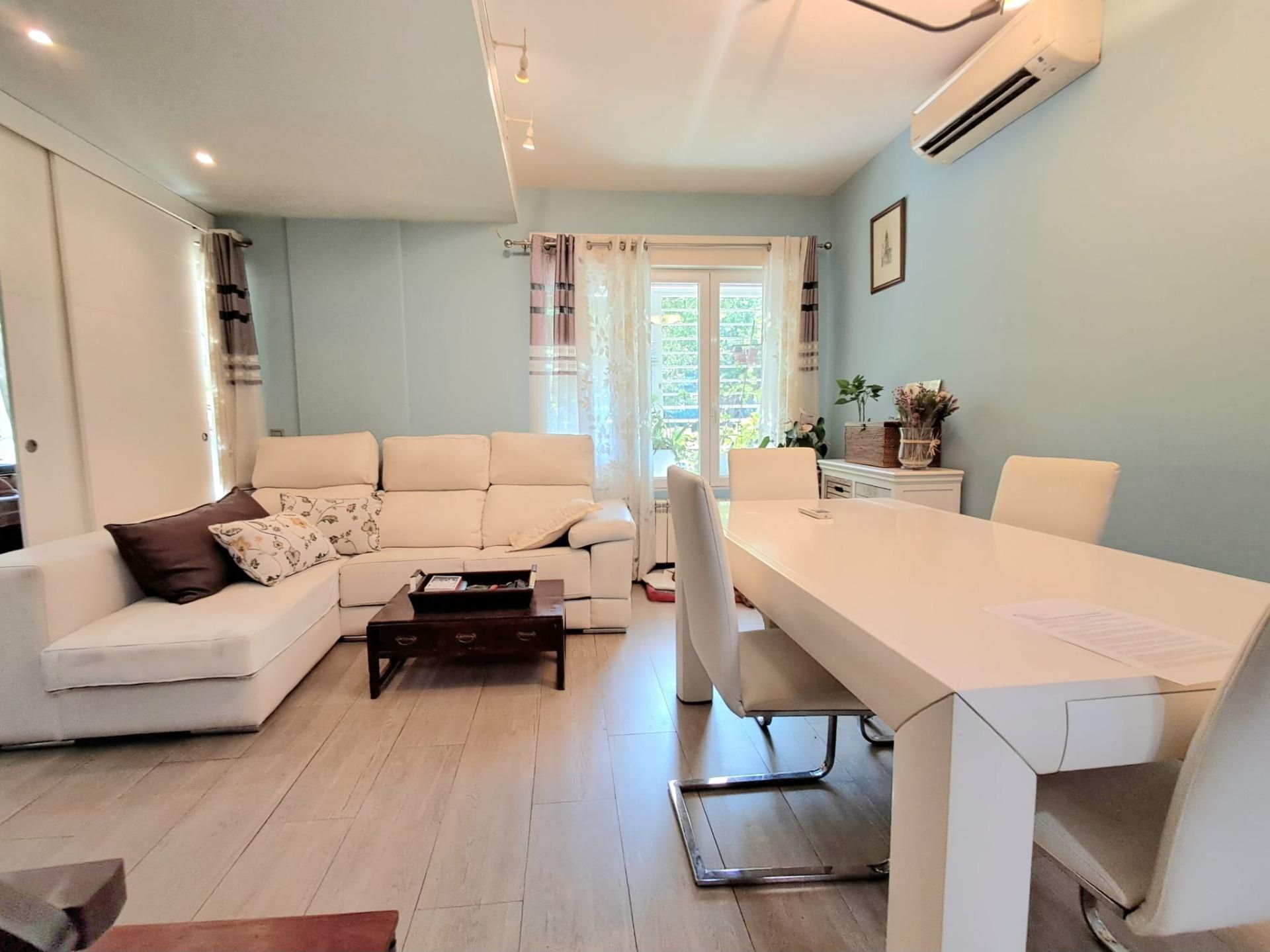 Bedroom of Flat for sale in  Madrid Capital  with Air Conditioner, Heating and Private garden