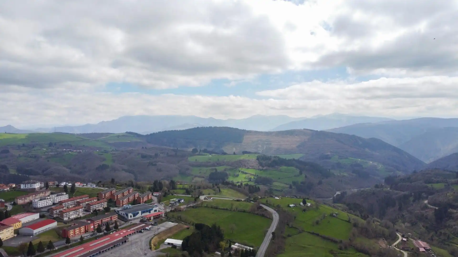 Casa adosada en venta en CIMADEVILLA, 28, Tineo
