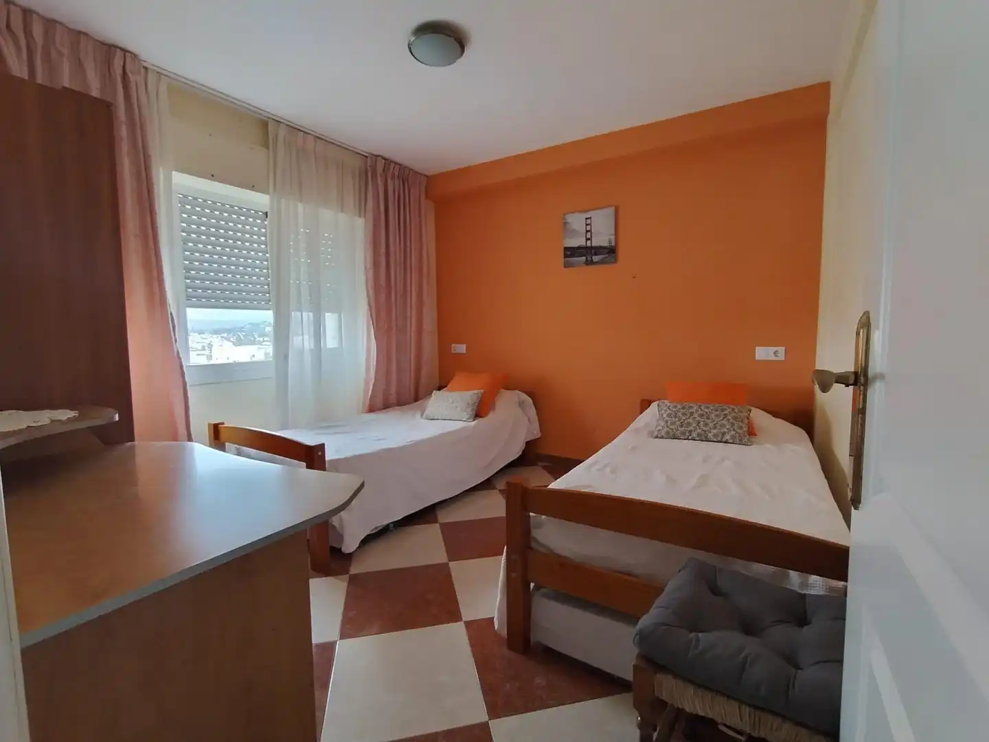 Habitación de Apartamento de alquiler en Fuengirola con Jardín privado, Terraza y Amueblado