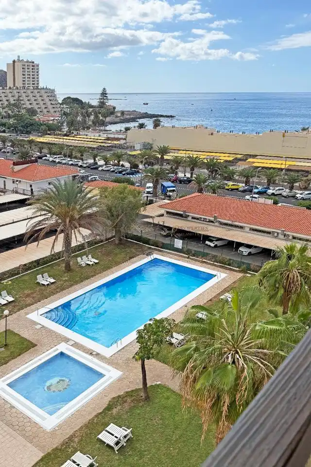 Piscina de Apartamento en venta en Arona con Terraza y Piscina comunitaria