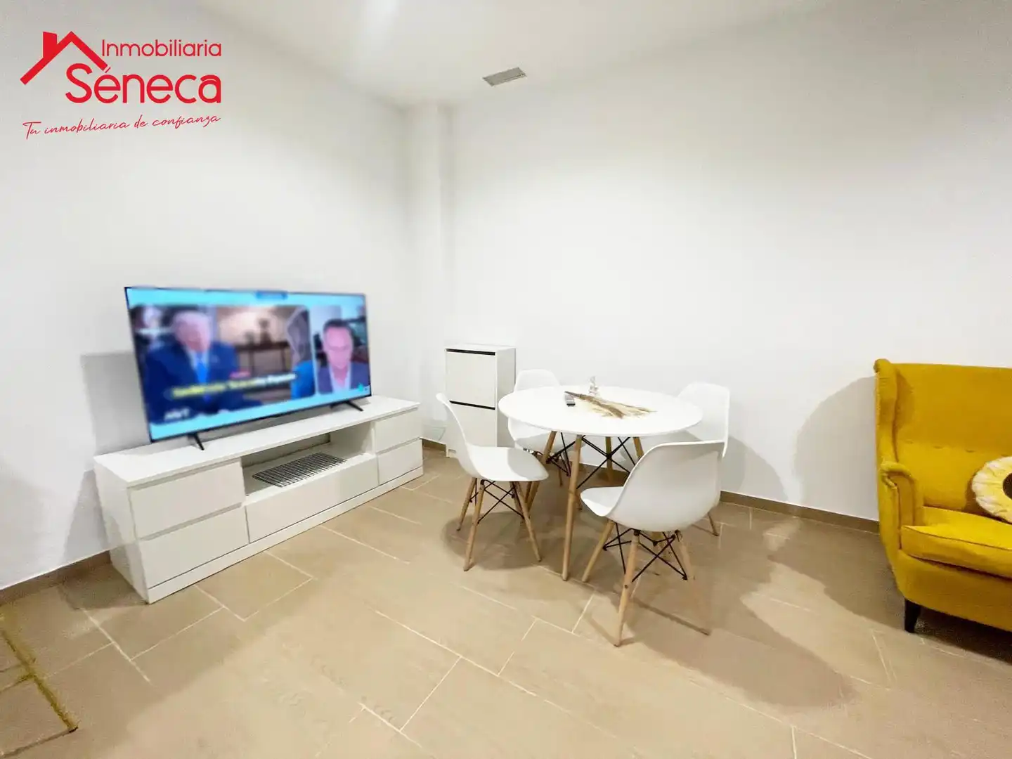 Living room of Flat for sale in Córdoba  with Air Conditioner, Heating and Furnished