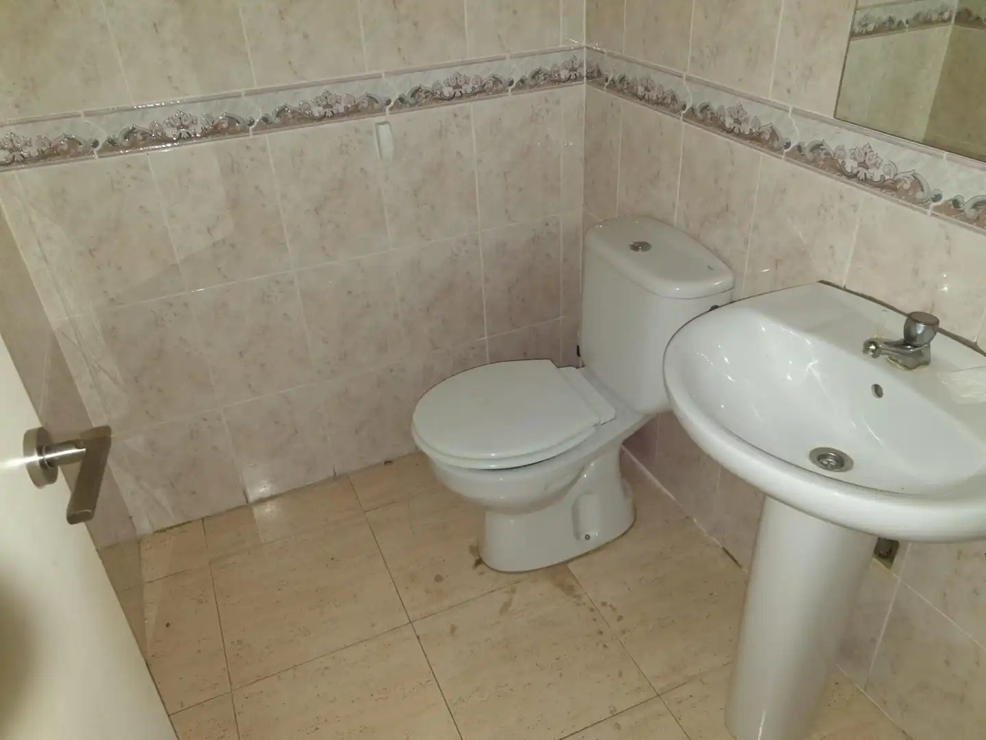 Baño de Local en venta en Elda