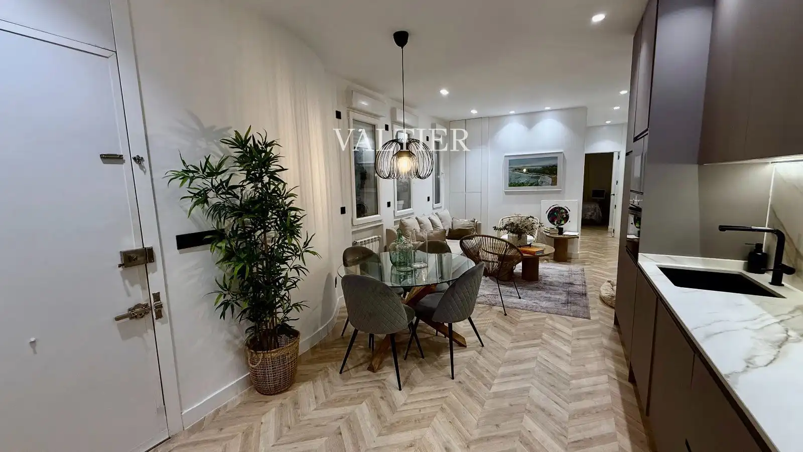 Dining room of Flat for rent in  Madrid Capital  with Air Conditioner, Heating and Furnished