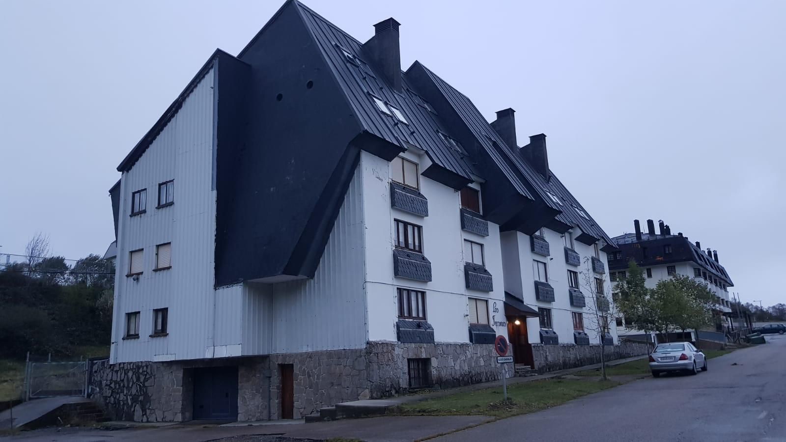 Vista exterior de Apartament en venda en Lena amb Calefacció, Traster i Moblat