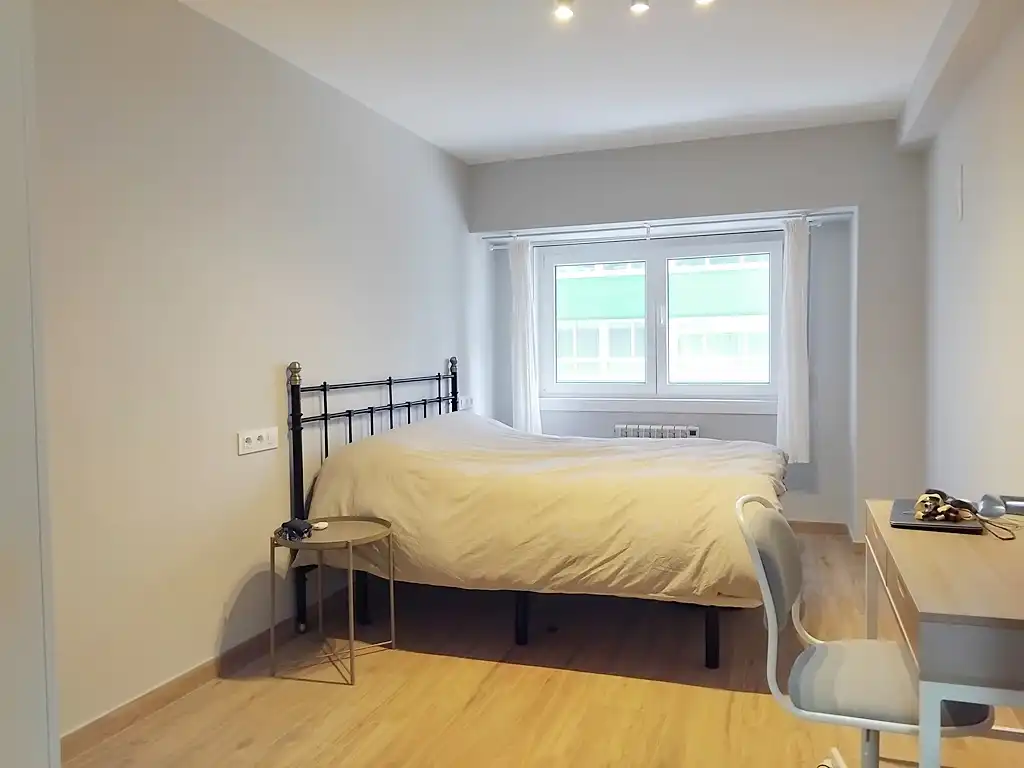 Habitación de Piso de alquiler en A Coruña Capital  con Calefacción, Terraza y Amueblado