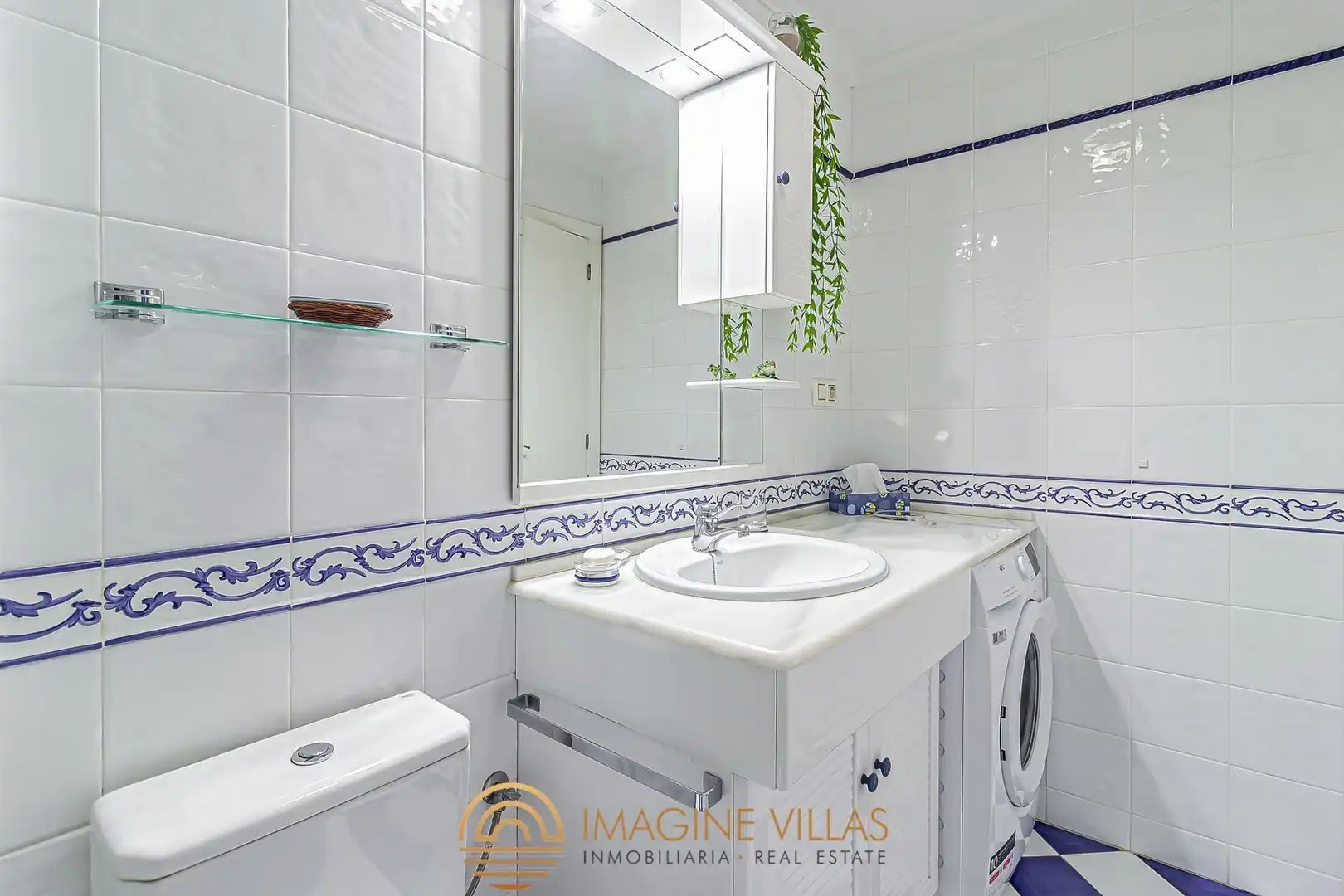 Baño de Apartamento en venta en La Manga del Mar Menor con Amueblado y Piscina comunitaria
