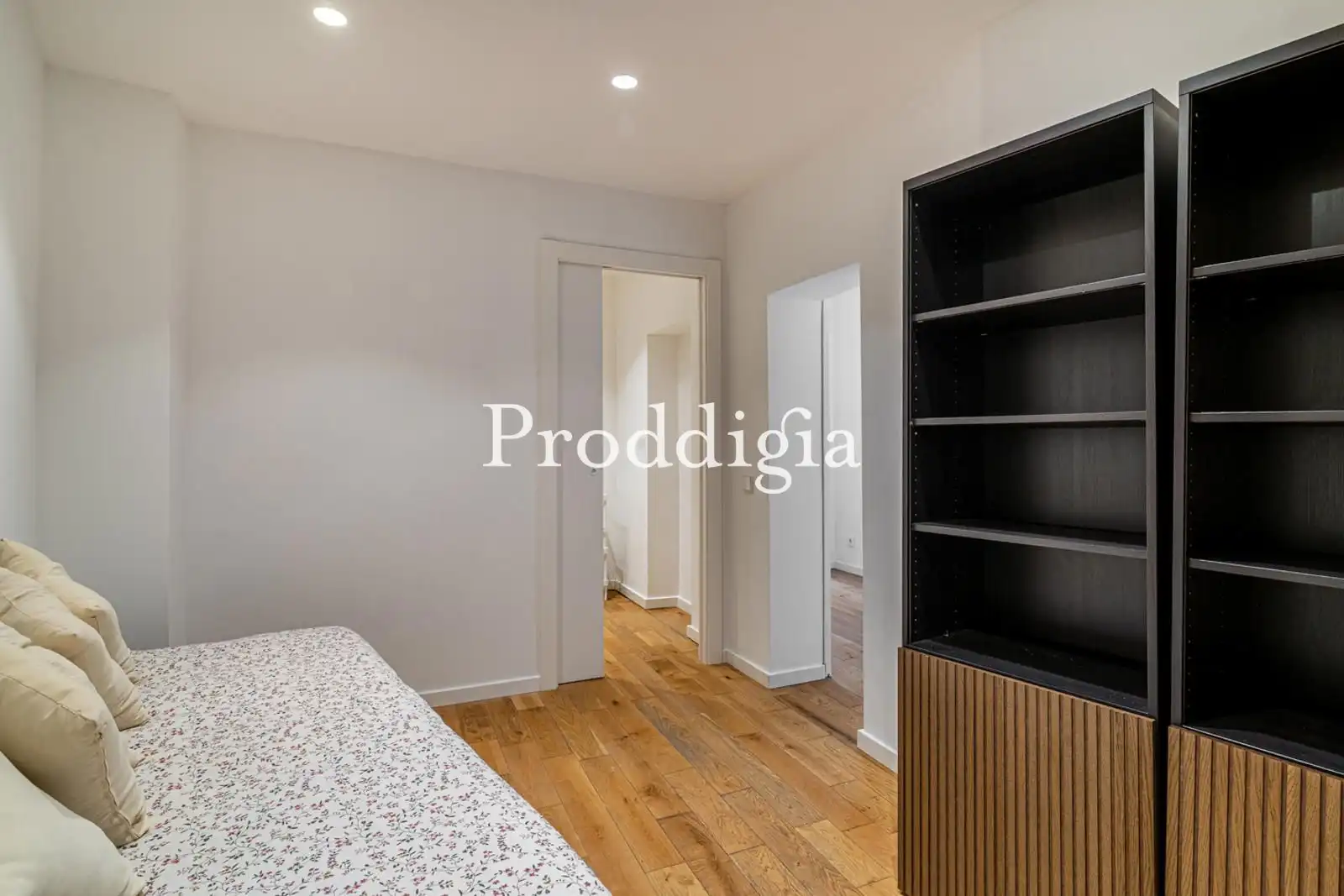 Bedroom of Flat for rent in Barcelona  with Air Conditioner, Terrace and Storage room