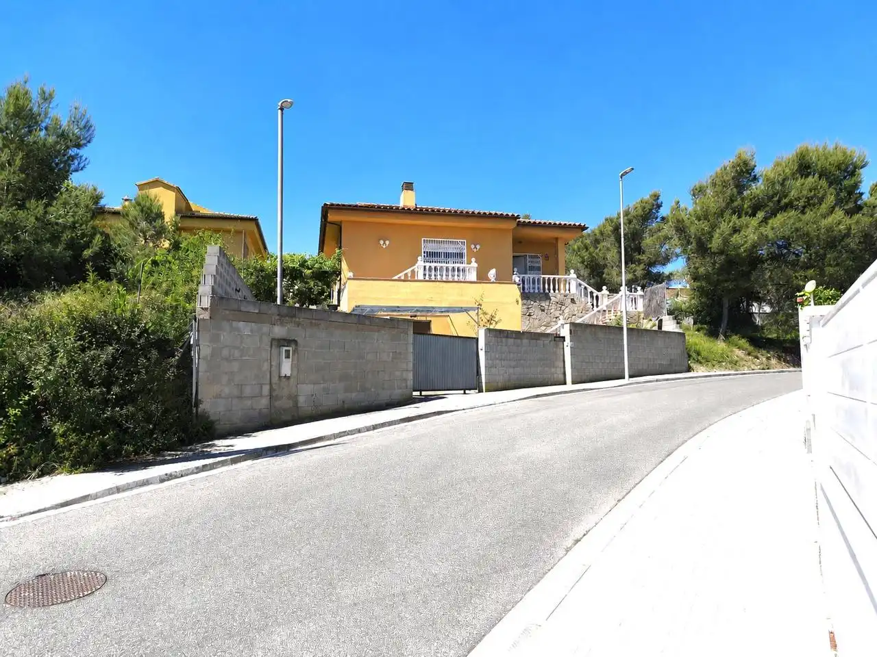 Außenansicht von Haus oder Chalet zum Verkauf in Canyelles mit Heizung, Privatgarten und Terrasse