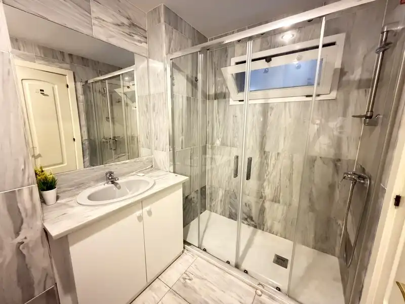 Bathroom of Study for rent in Madrid  with Air Conditioner and Furnished