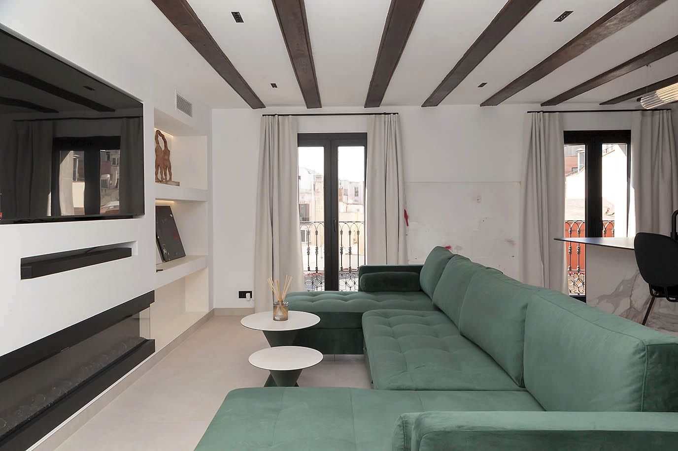 Sala d'estar de Àtic de lloguer en  Barcelona Capital amb Aire condicionat, Moblat i Forn