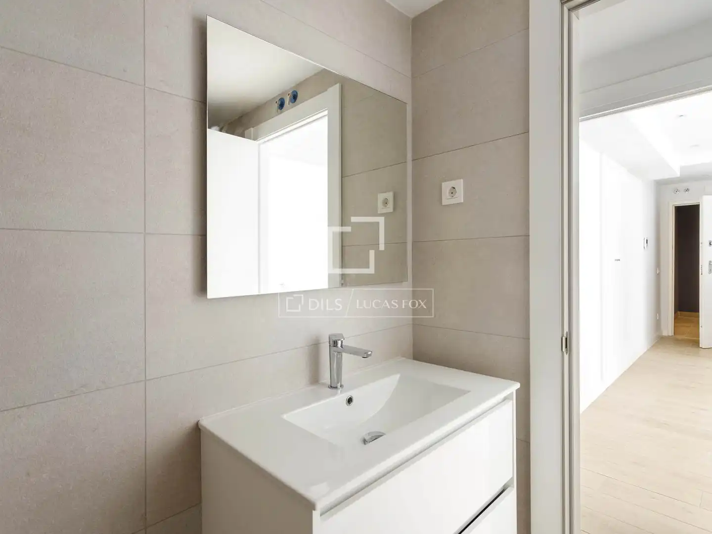 Bathroom of Flat for rent in Madrid  with Air Conditioner, Heating and Parquet flooring