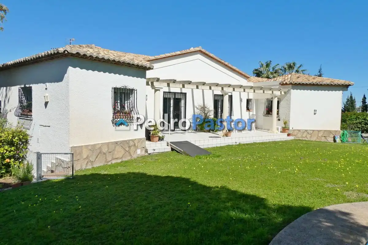Detached house with pool for sale in El Montgó, imagen 6