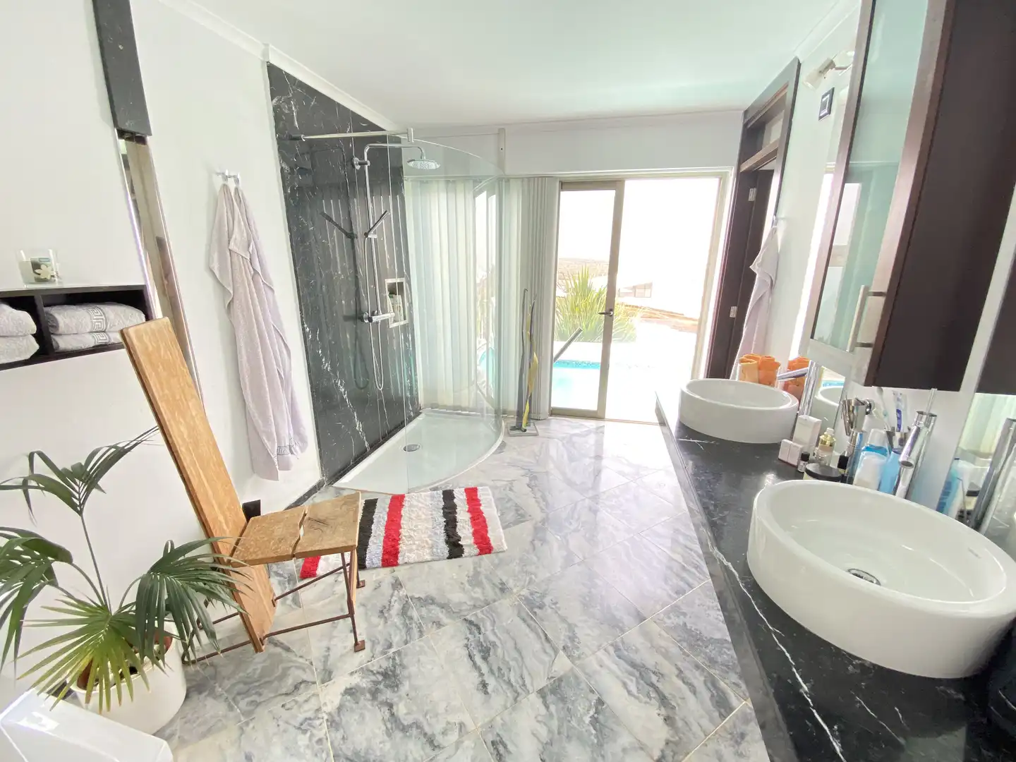 Bany de Casa o xalet en venda en Yaiza amb Jardí privat, Terrassa i Piscina