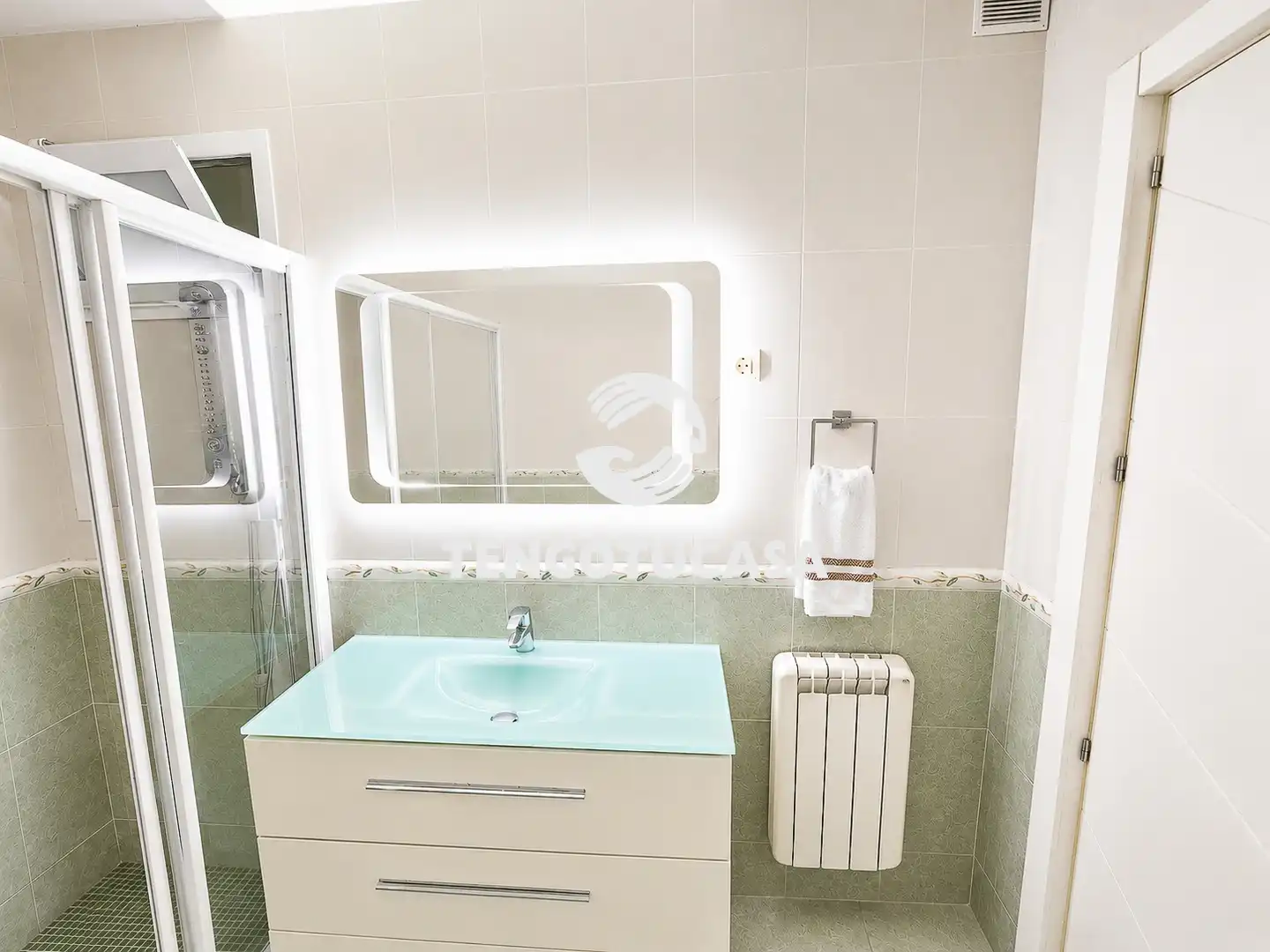 Bathroom of Flat for sale in Madrid