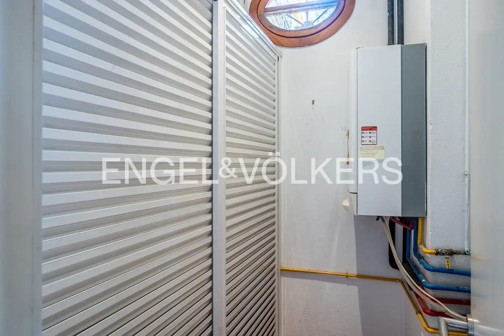 Houses for sale in Sevilla  with Air Conditioner, Heating and Storage room