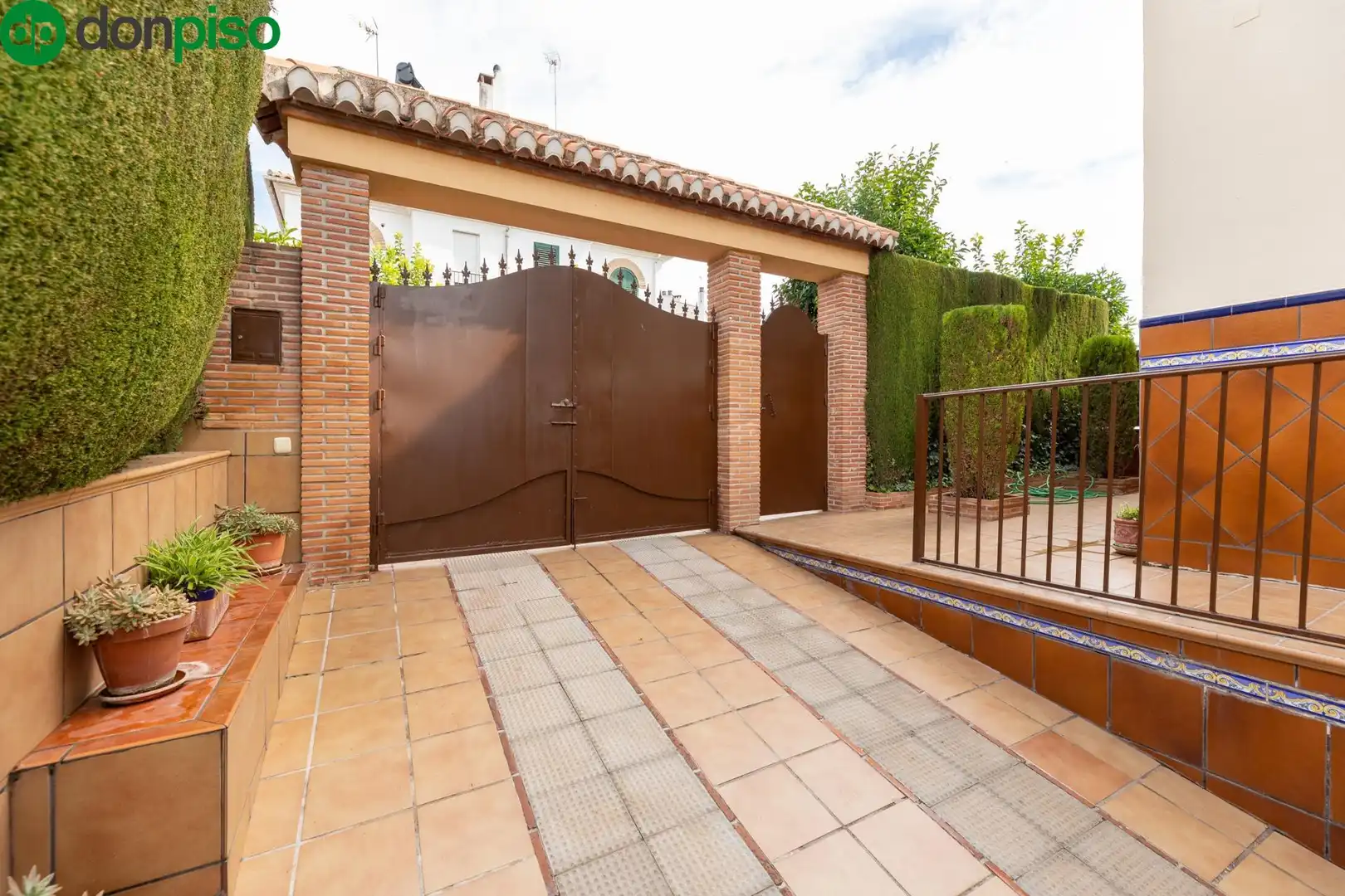 Adossat amb piscina en venda a Calle MIMBRES UR.MONTELUZ, imagen 9