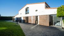 Exterior view of House or chalet for sale in Sant Vicenç de Montalt  with Air Conditioner, Heating and Terrace