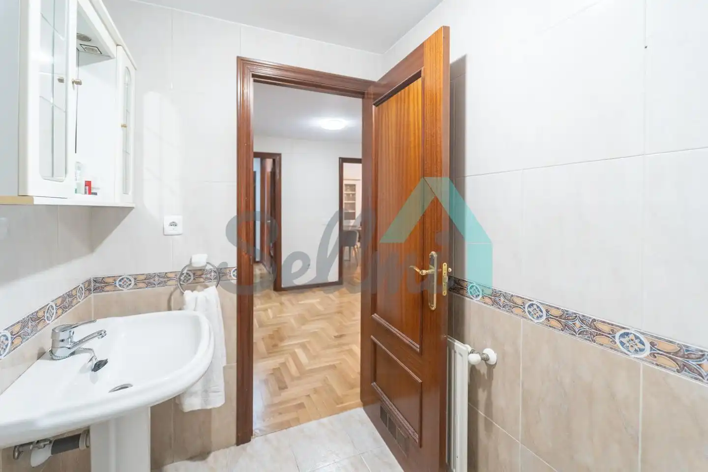 Bathroom of Flat for sale in Oviedo   with Heating, Parquet flooring and Terrace