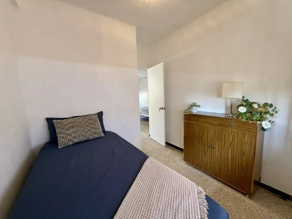 Schlafzimmer von Wohnung zum Verkauf in Benicasim / Benicàssim mit Waschmaschine und Balkon