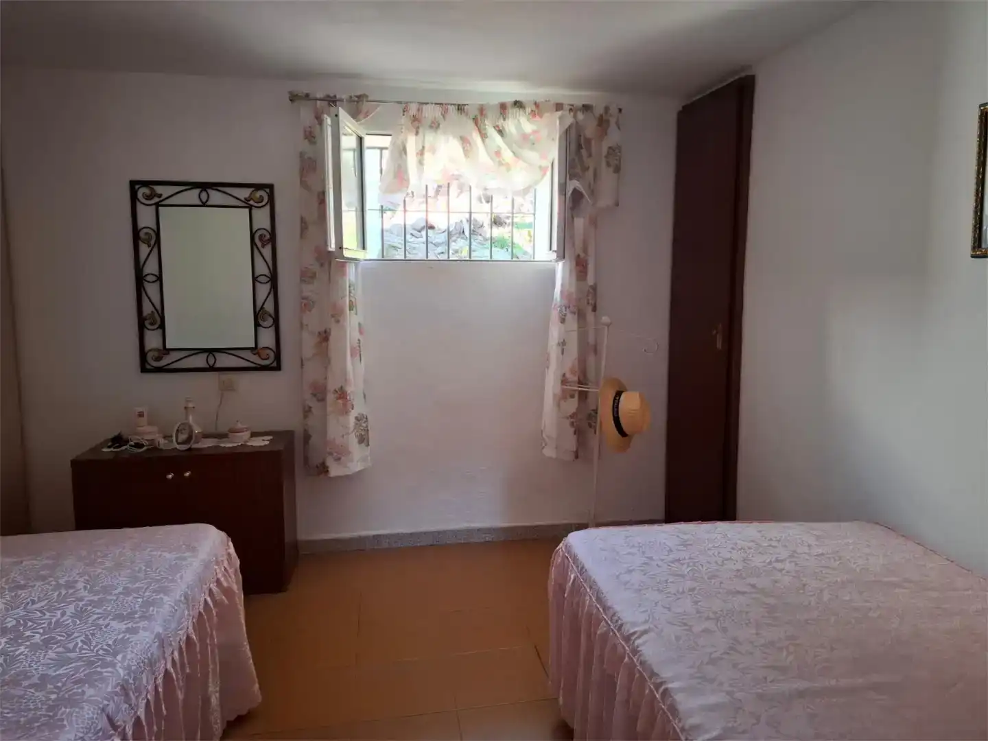 Dormitori de Finca rústica en venda en Almogía