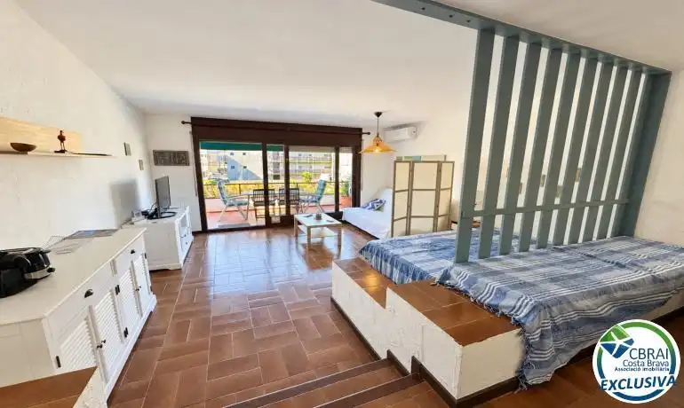 Habitación de Piso en venta en Roses con Calefacción, Terraza y Amueblado