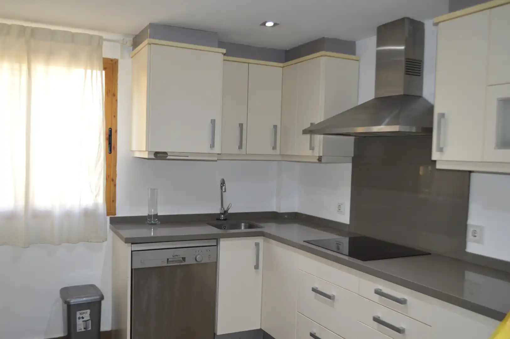 Cocina de Dúplex de alquiler en Manises con Aire acondicionado, Calefacción y Amueblado