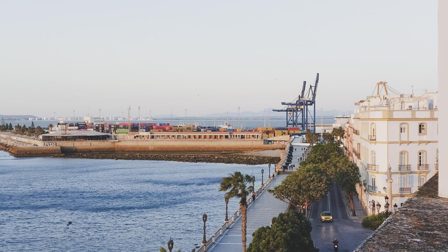 Vista exterior de Pis en venda en  Cádiz Capital amb Traster
