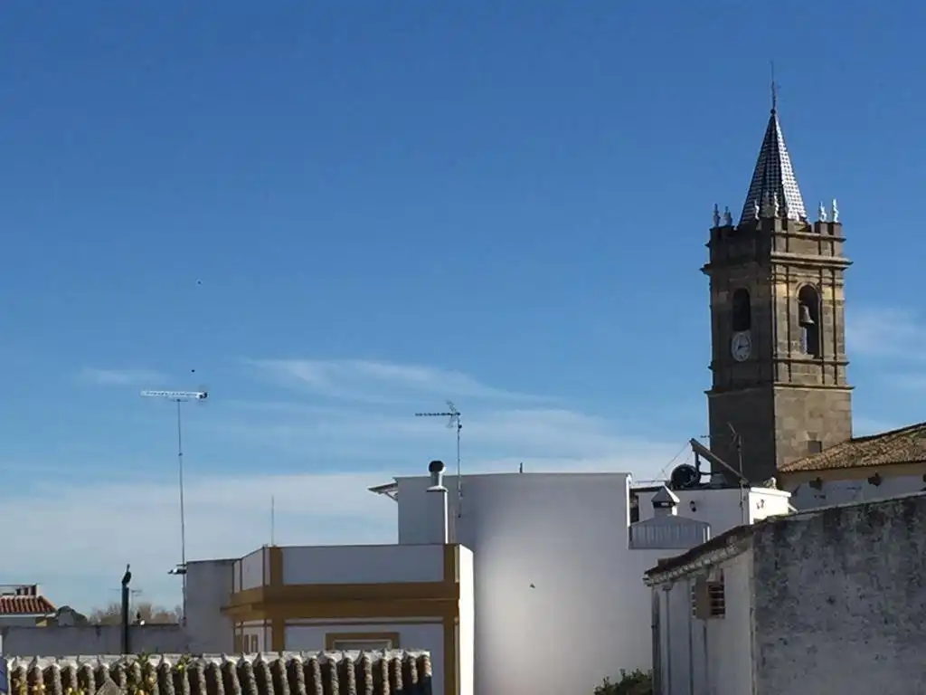 Vista exterior de Casa o xalet en venda en El Pedroso amb Terrassa, Traster i Balcó