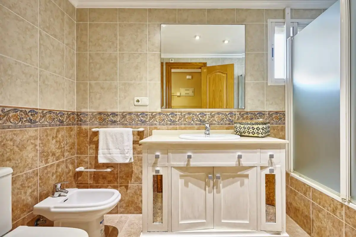 Bathroom of Apartments for rent in El Campello  with Air Conditioner, Heating and Private garden