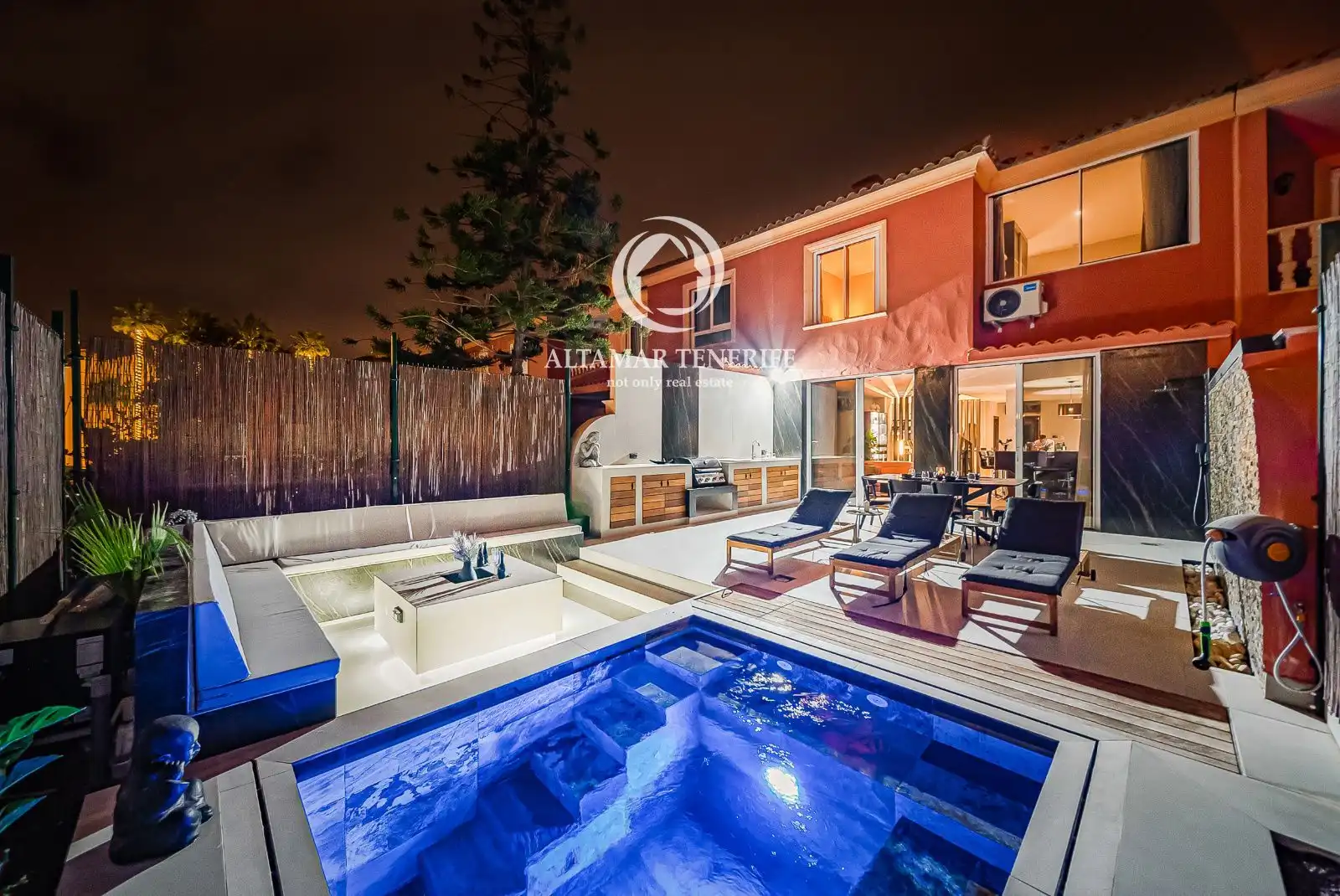 Terraced house with pool for sale in Jardines del Duque, imagen 3