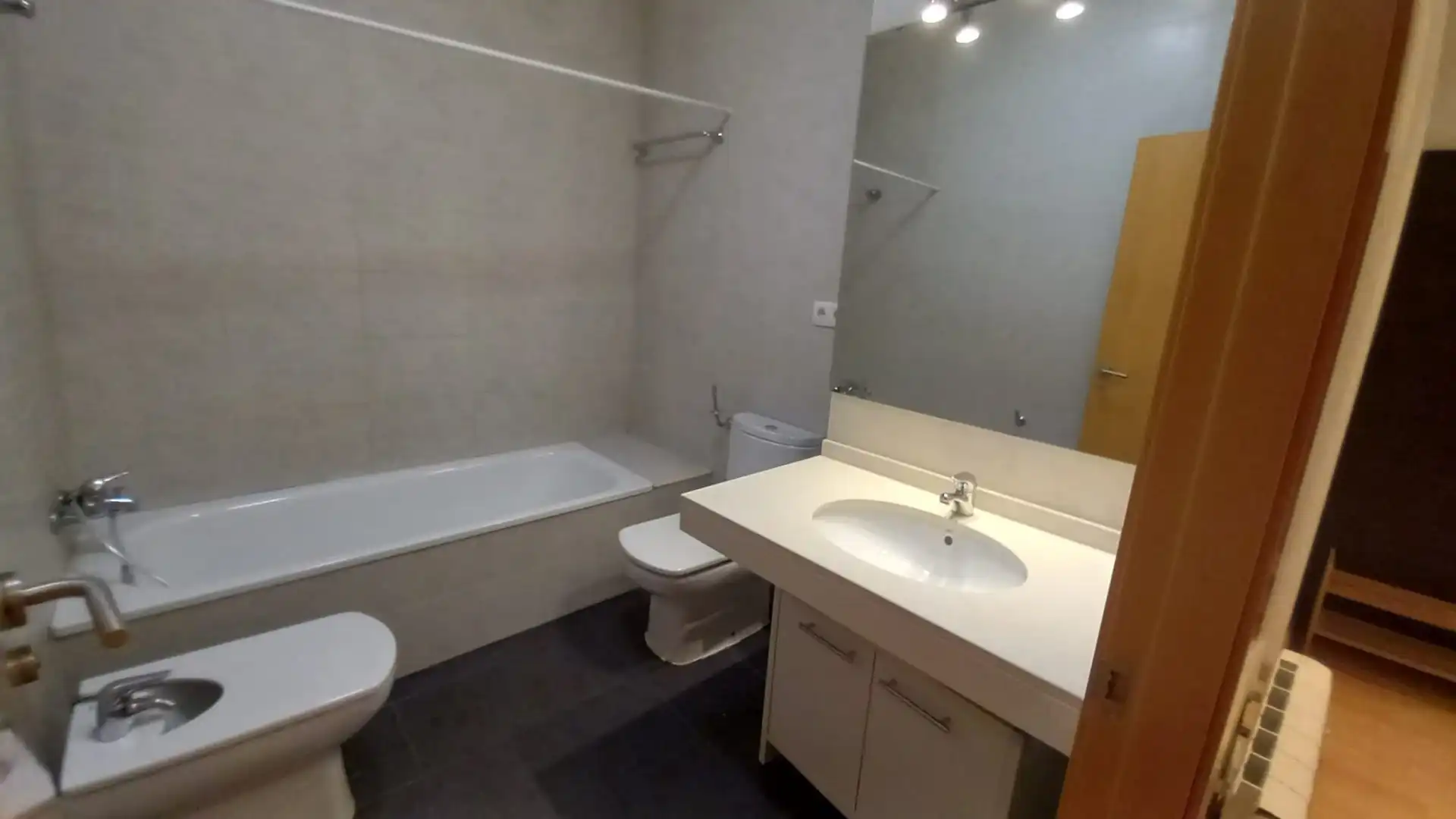 Flat for rent in ARAGO, Instituts - Universitat