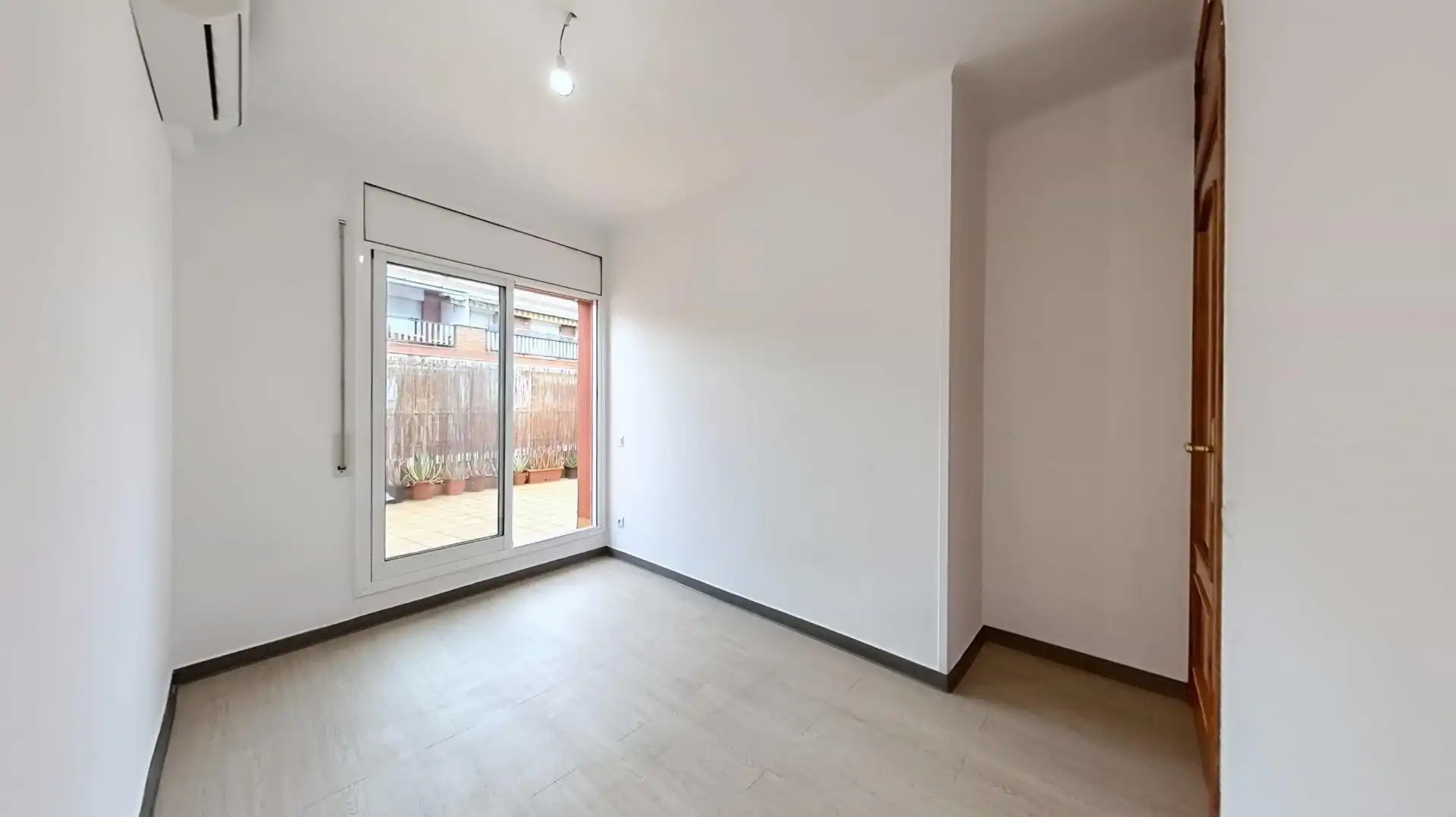 Habitación de Ático en venta en Barcelona con Aire acondicionado, Terraza y Balcón