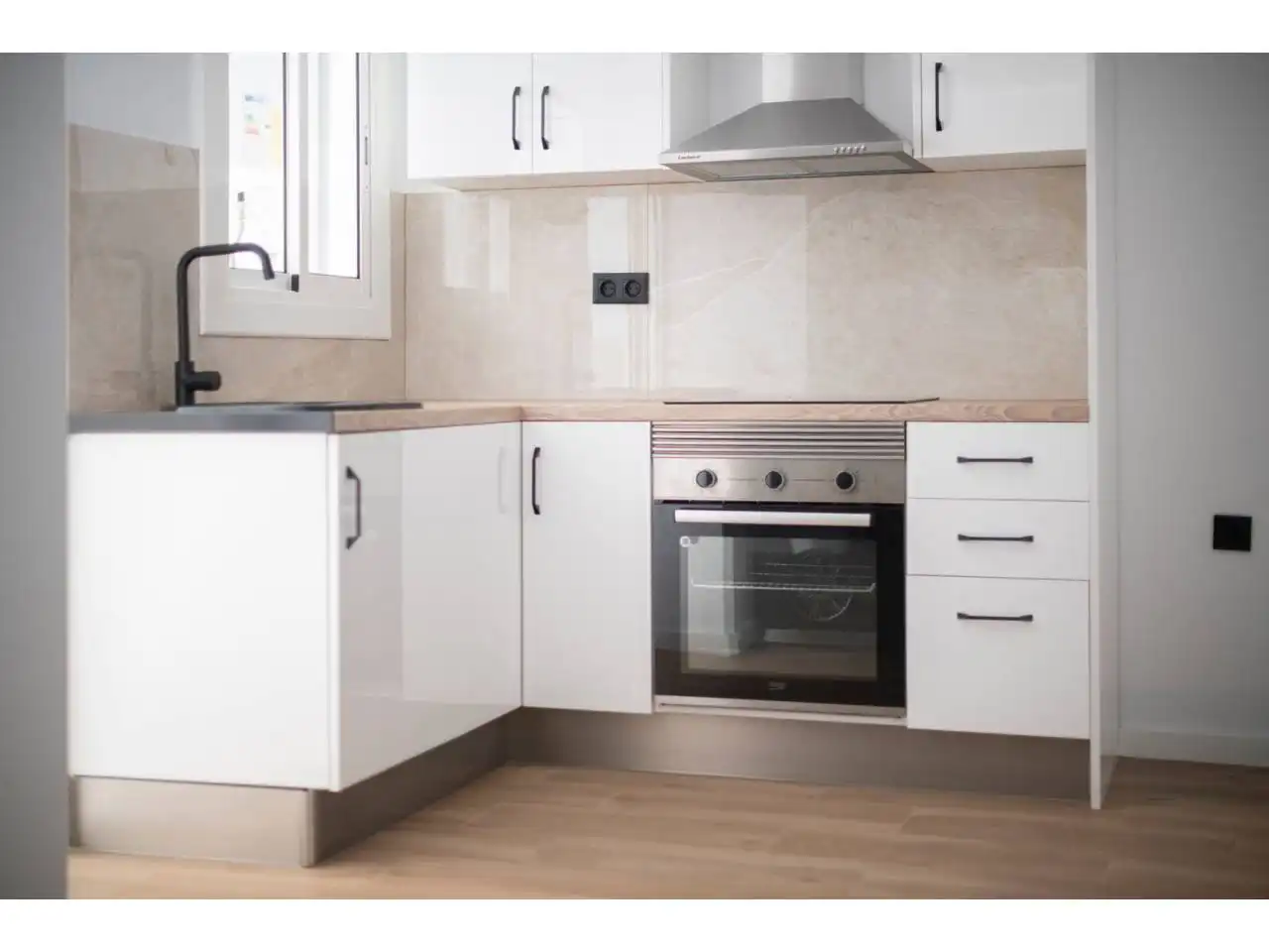 Kitchen of Study for sale in Barcelona  with Air Conditioner, Heating and Parquet flooring