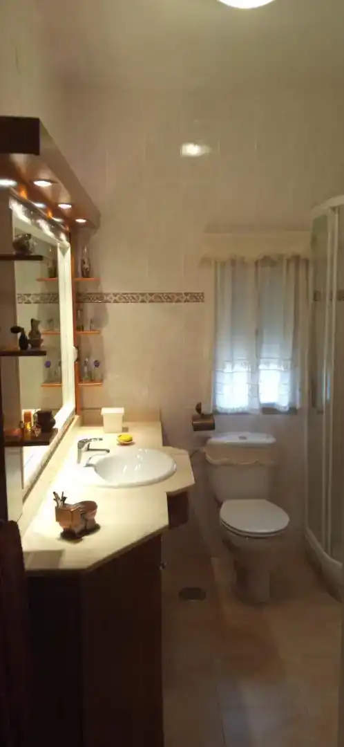Baño de Casa adosada en venta en Luciana con Aire acondicionado, Trastero y Amueblado