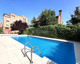 Piscina de Pis en venda en  Madrid Capital