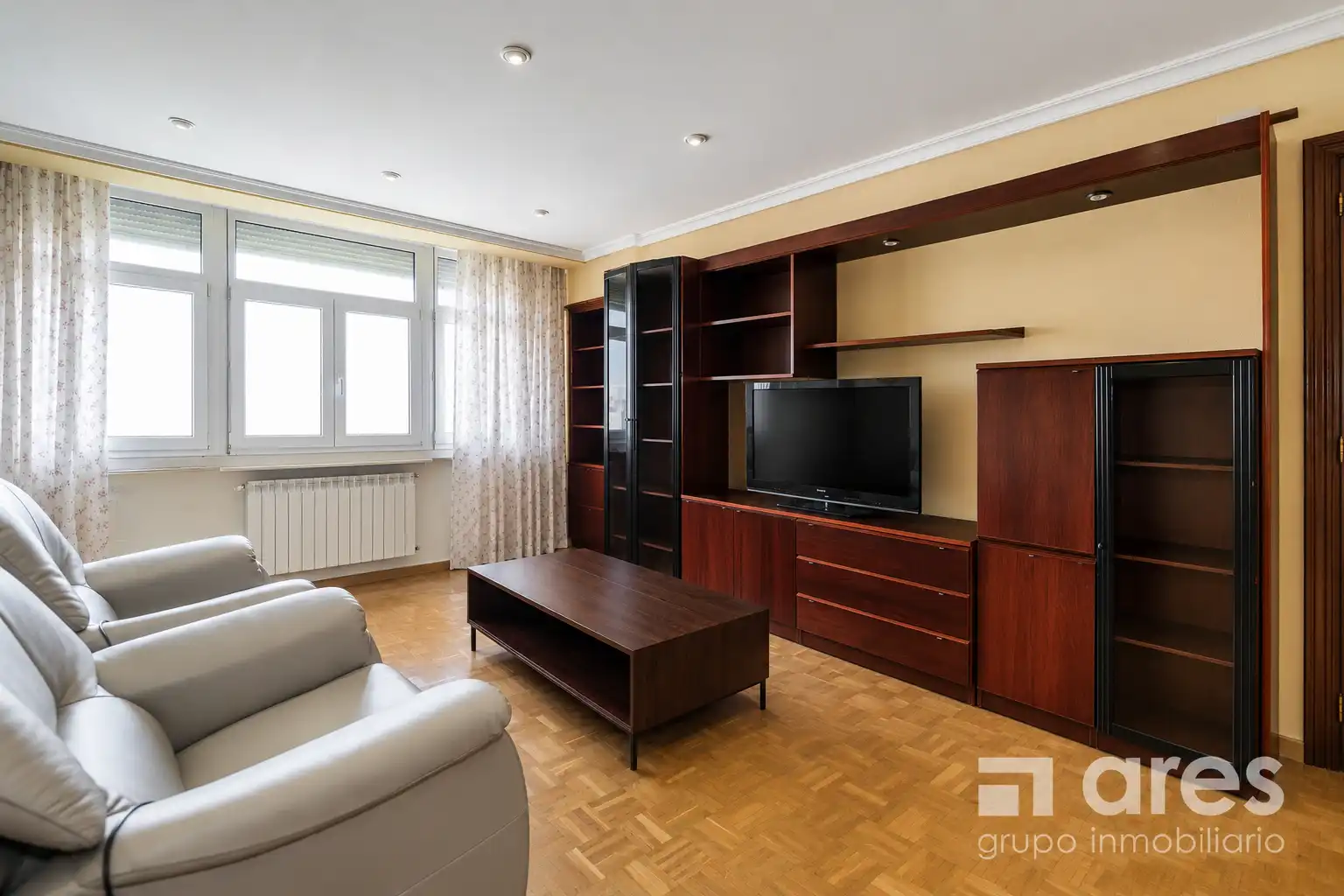 Sala d'estar de Pis en venda en Madrid amb Aire condicionat, Calefacció i Parquet