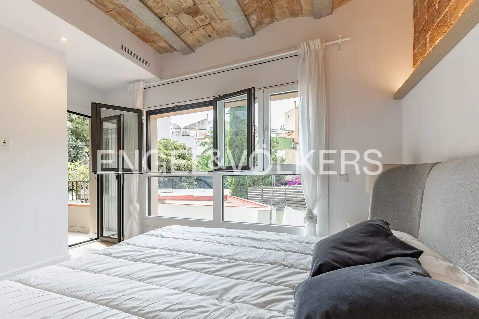 Bedroom of Flat for sale in Barcelona  with Air Conditioner, Heating and Parquet flooring